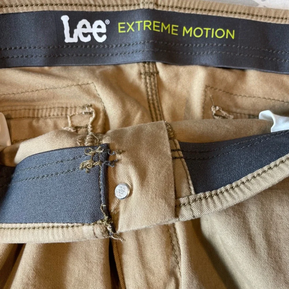 Lee Extreme Motion Mens Cargo Shorts Khaki Tan Size 40 Flexible Waist Gorpcore
